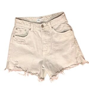 ✨Zara Distressed High Rise Denim Shorts – Size 4✨(the lightest mint green hue)
